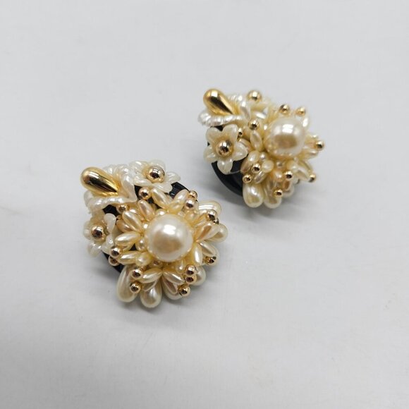 Vintage Faux Pearl Gold Floral Cluster 1980s Post Earrings - Picture 2 of 4